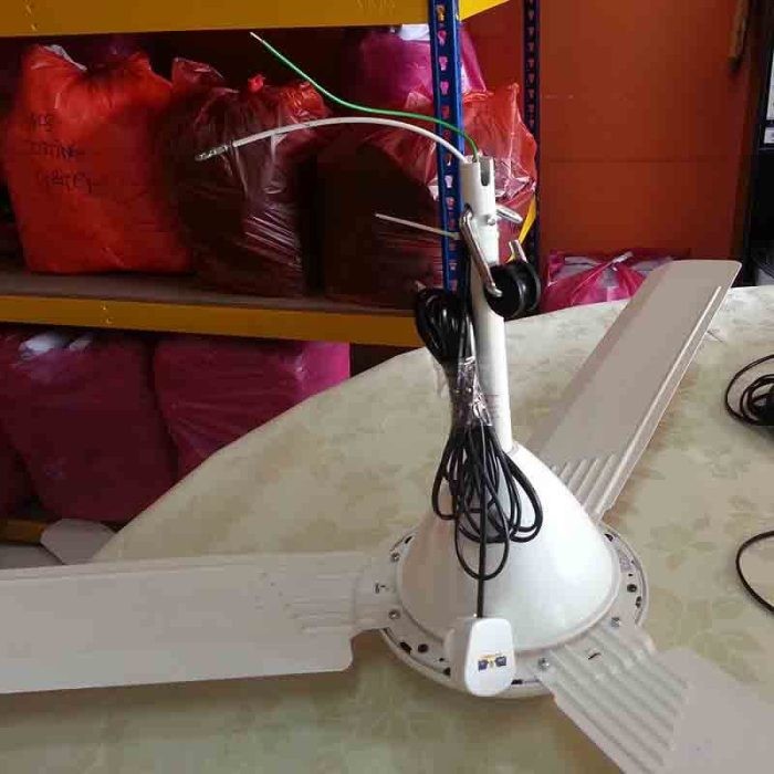 Ceiling Fan c/w wire and plug